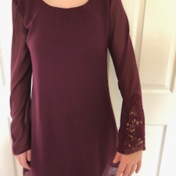 "Speechless", chiffon shift dress w/crochet bellsleeve & v-back - junior size M - Picture 2 of 11